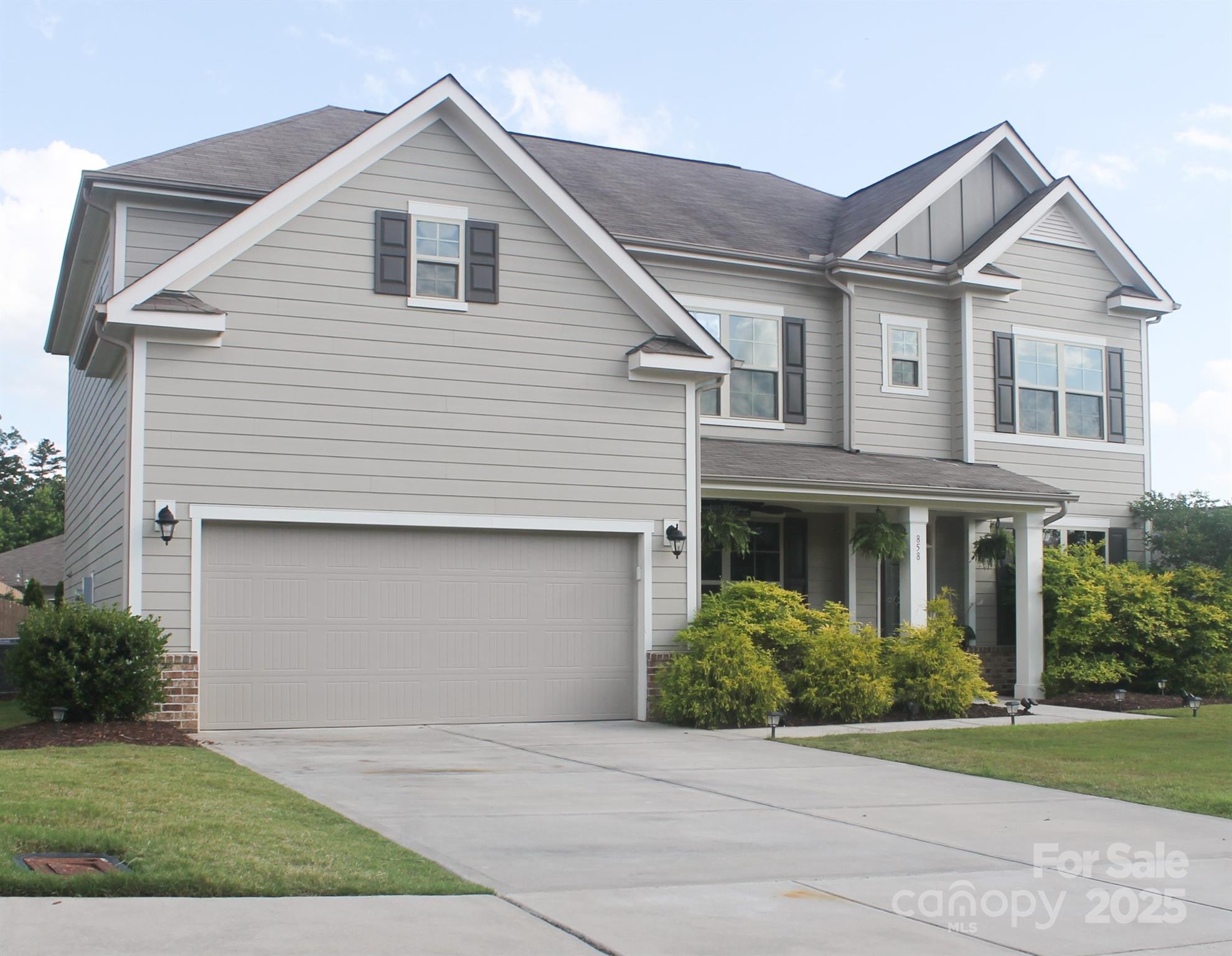 858 Oak Manor Drive SE