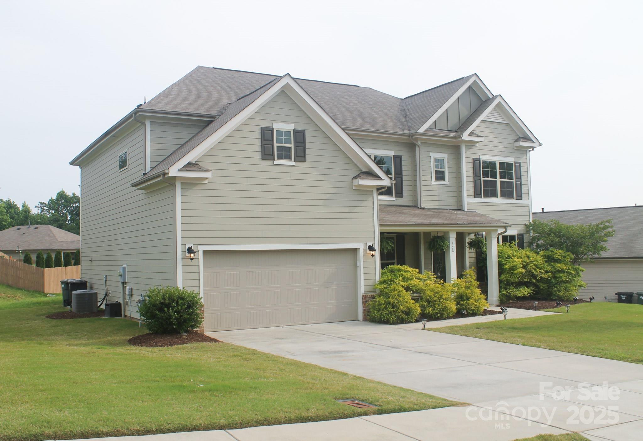 858 Oak Manor Drive SE