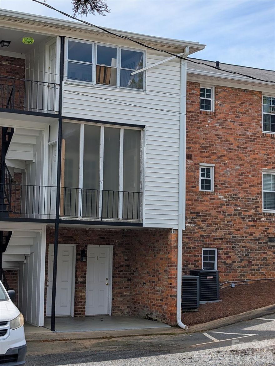 McAlway Manor Condominiums are in the fabulous Cotswold neighborhood and a 5-6 min drive uptown.  It is a very unique opportunity to own any home in Cotswold for under 200k.  THIS PROPERTY IS TENANT OCCUPIED THROUGH MAY 31, 2025. LEASE TERMS MUST BE HONERED UNTIL THEN.  Tenant current rent is $1045.00 a month.  Nice home with many posibilities and so convenient to everything.  A lot of common area in this complex.