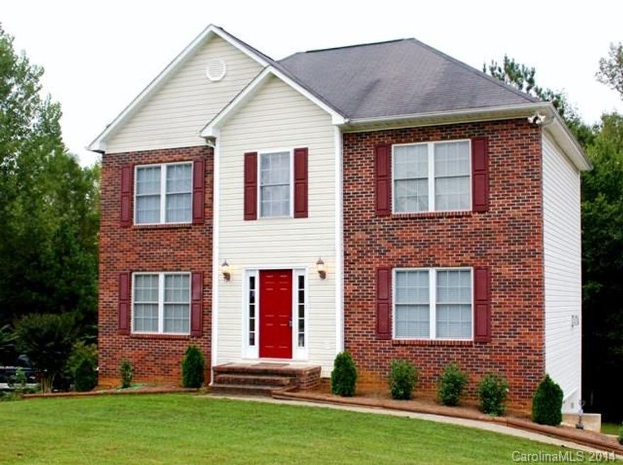 Immaculate spacious 4BR hm in great culdesac! This amazing floor plan features fml LR & DR, recently remodeled kit in May w/new Forevermark shaker cabinets w/soft-close dovetailed drawers, new convection oven, FP, neutral colors, large yard w/bluebry & blckbry bushes & muscadine vines PLUS a finished rm in the basement ideal for office/workshop/home gym! Just minutes to 77 & seller offering 1 year home warranty! Shows like a model home! $3,500 buyers incentive w/full price offer by 11/30/14.