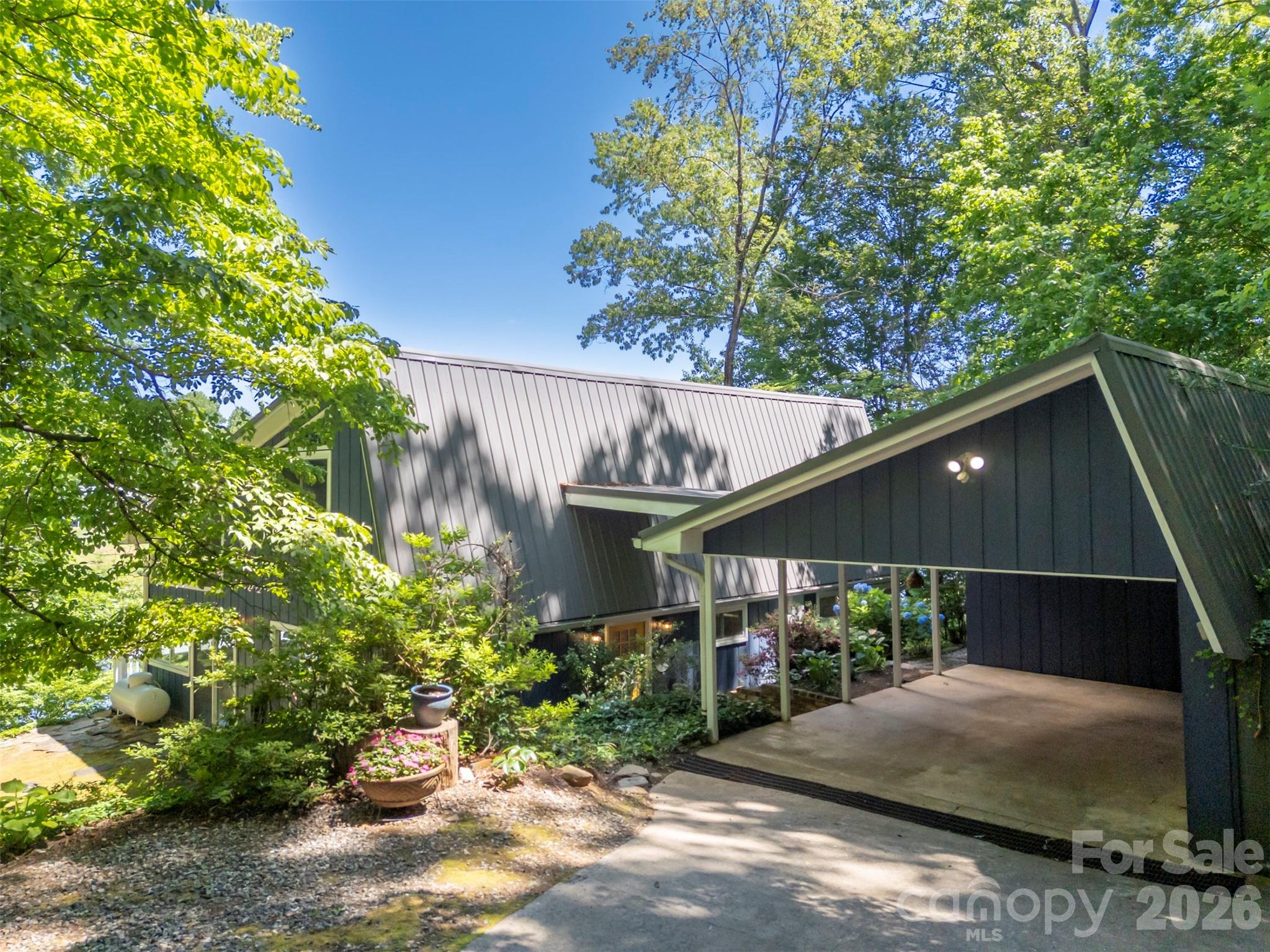 377 Kingswood Drive