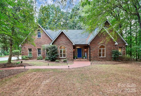 Photo of 4121 Olde Roxbury Drive, Matthews, NC 28105 (MLS # 4302532)
