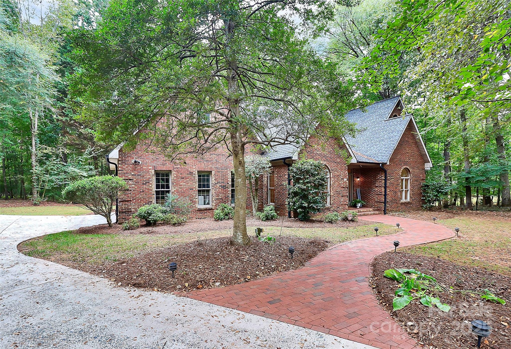 4121 Olde Roxbury Drive