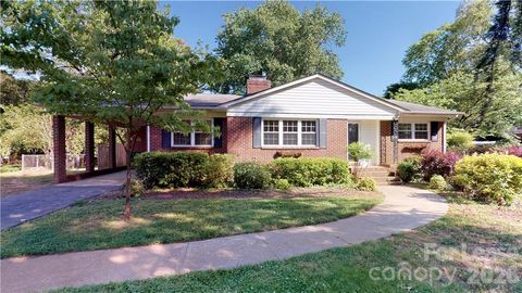 Photo of 1426 Bevis Drive, Charlotte, NC 28209 (MLS # 4367452)