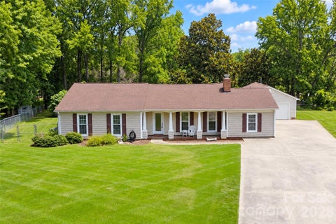 Photo of 7904 Saddleview Court, Charlotte, NC 28215 (MLS # 4428567)