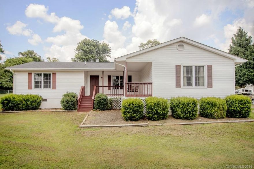 3bed, 2bath Ranch in Fort Mill situated on 1+ acres.  Enjoy award winning Fort Mill school district in a country setting.  Split bedroom floor plan maximizes privacy.  Kitchen features tile flooring and Breakfast area.  Kitchen opens onto a large size Living room.  Backyard is fully fenced with outbuilding storage and decking off house.  Enjoy relaxing evenings on your front porch swing, overlooking shaded yard with Pecan tree.