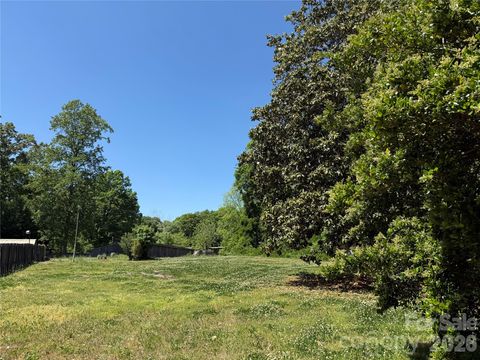 Photo of 6405 Rockwell Boulevard, Charlotte, NC 28269 (MLS # 4373715)