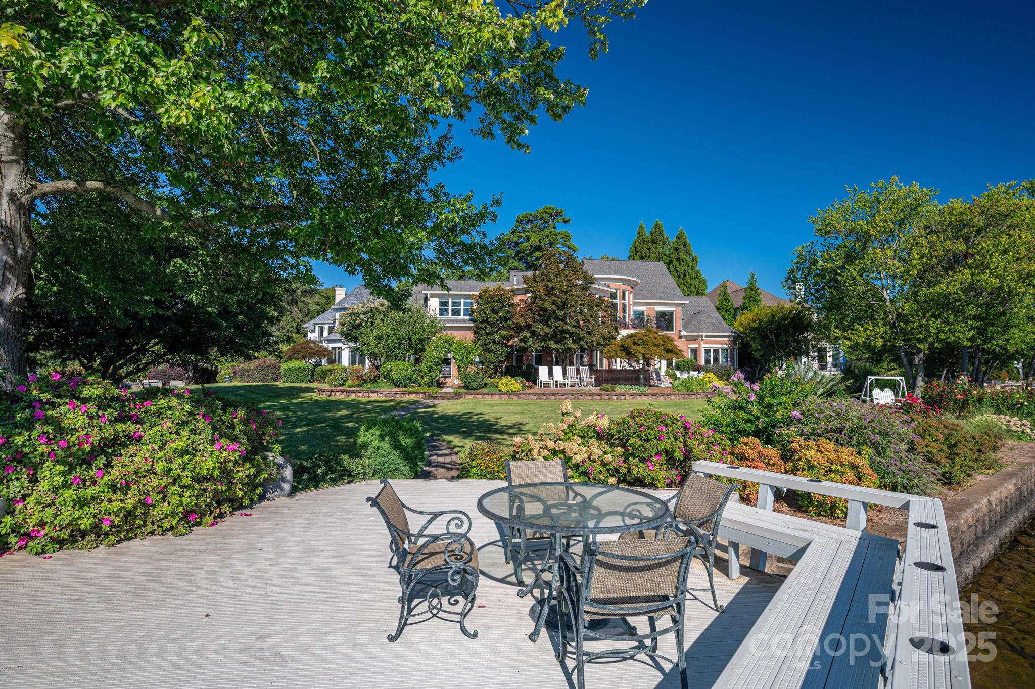 The Peninsula - Residential