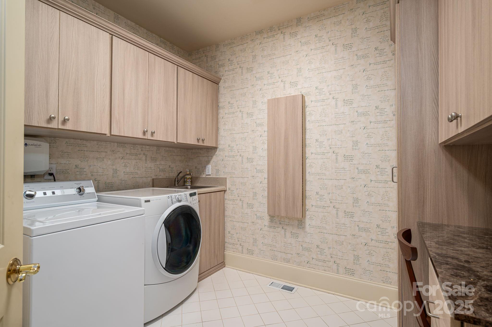 The Peninsula - Residential