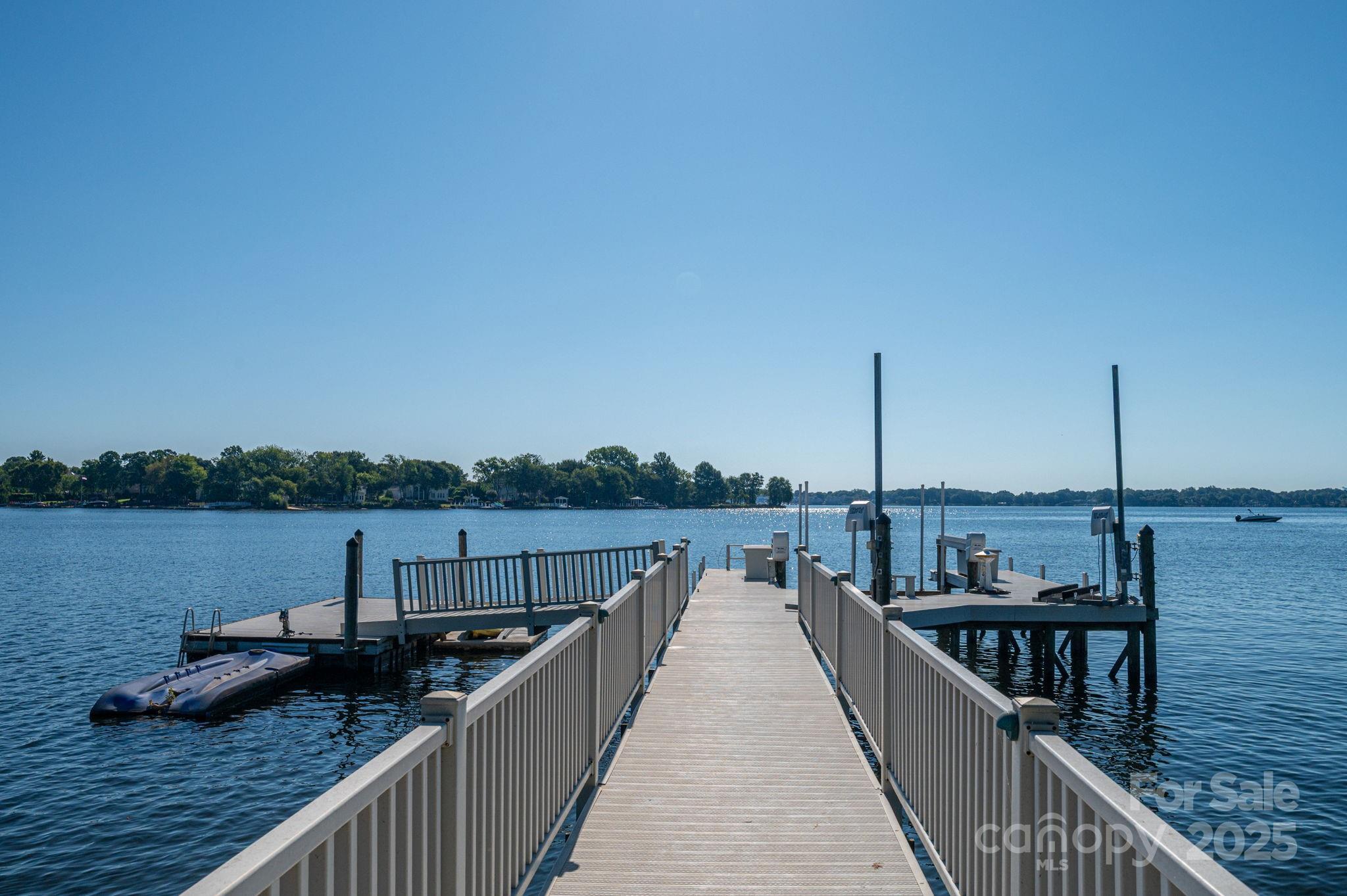 The Peninsula - Residential