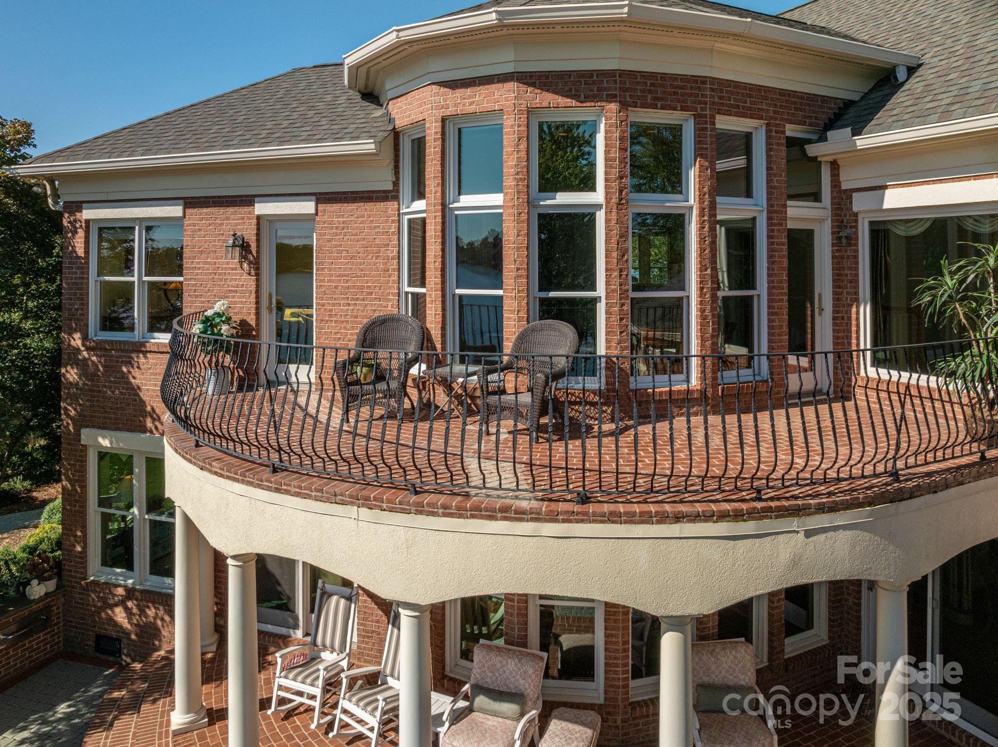 The Peninsula - Residential