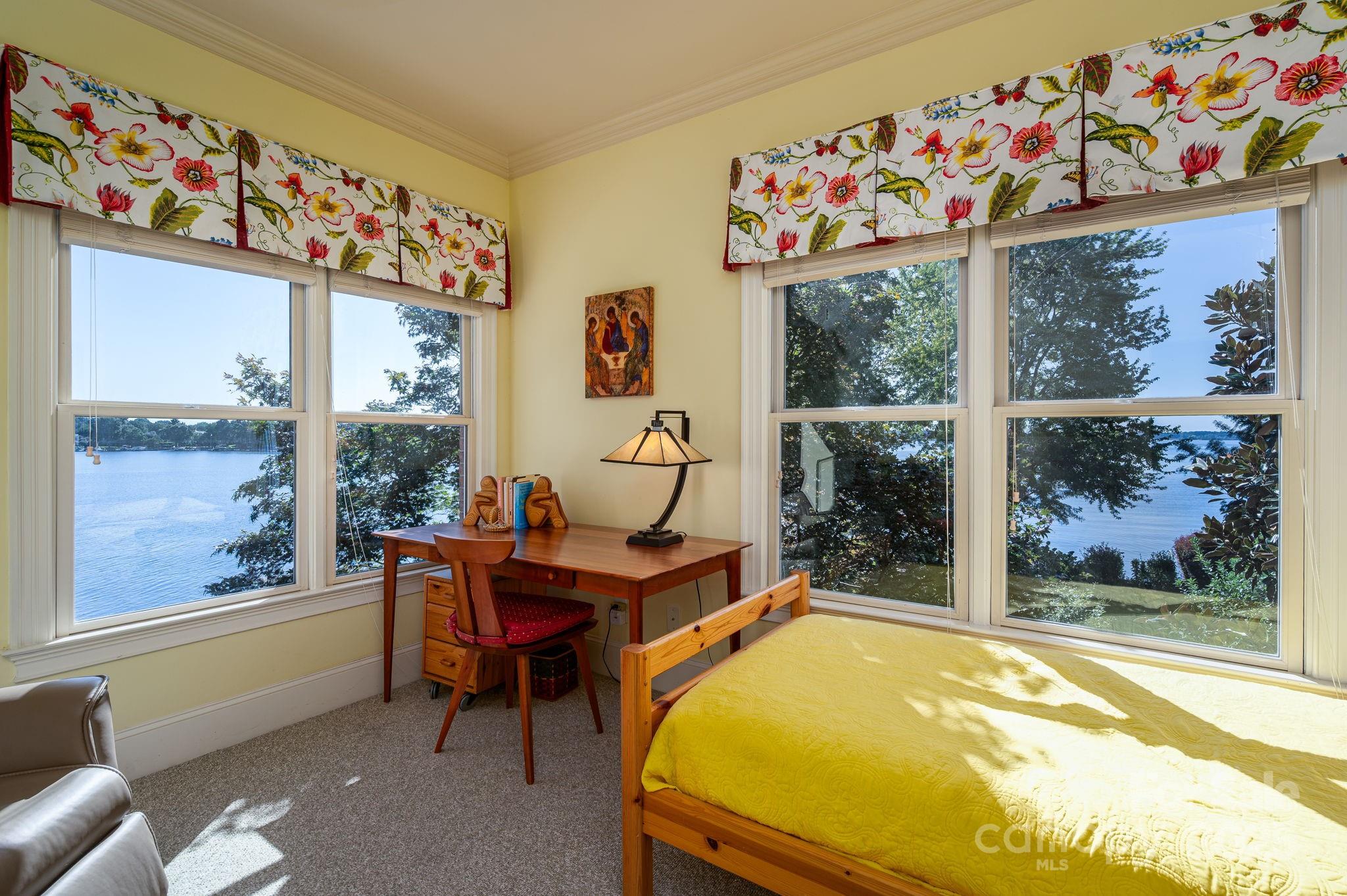 The Peninsula - Residential