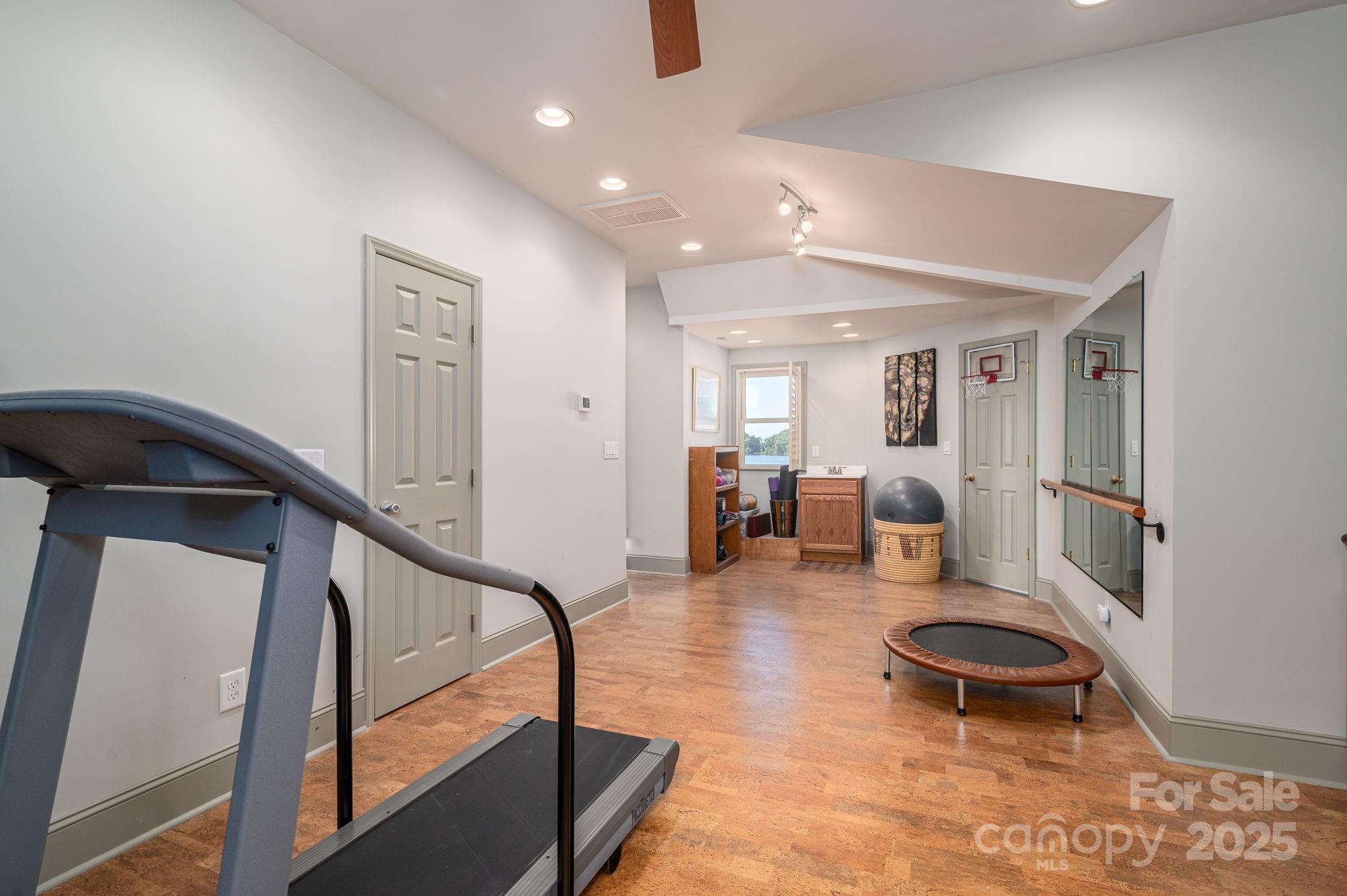 The Peninsula - Residential