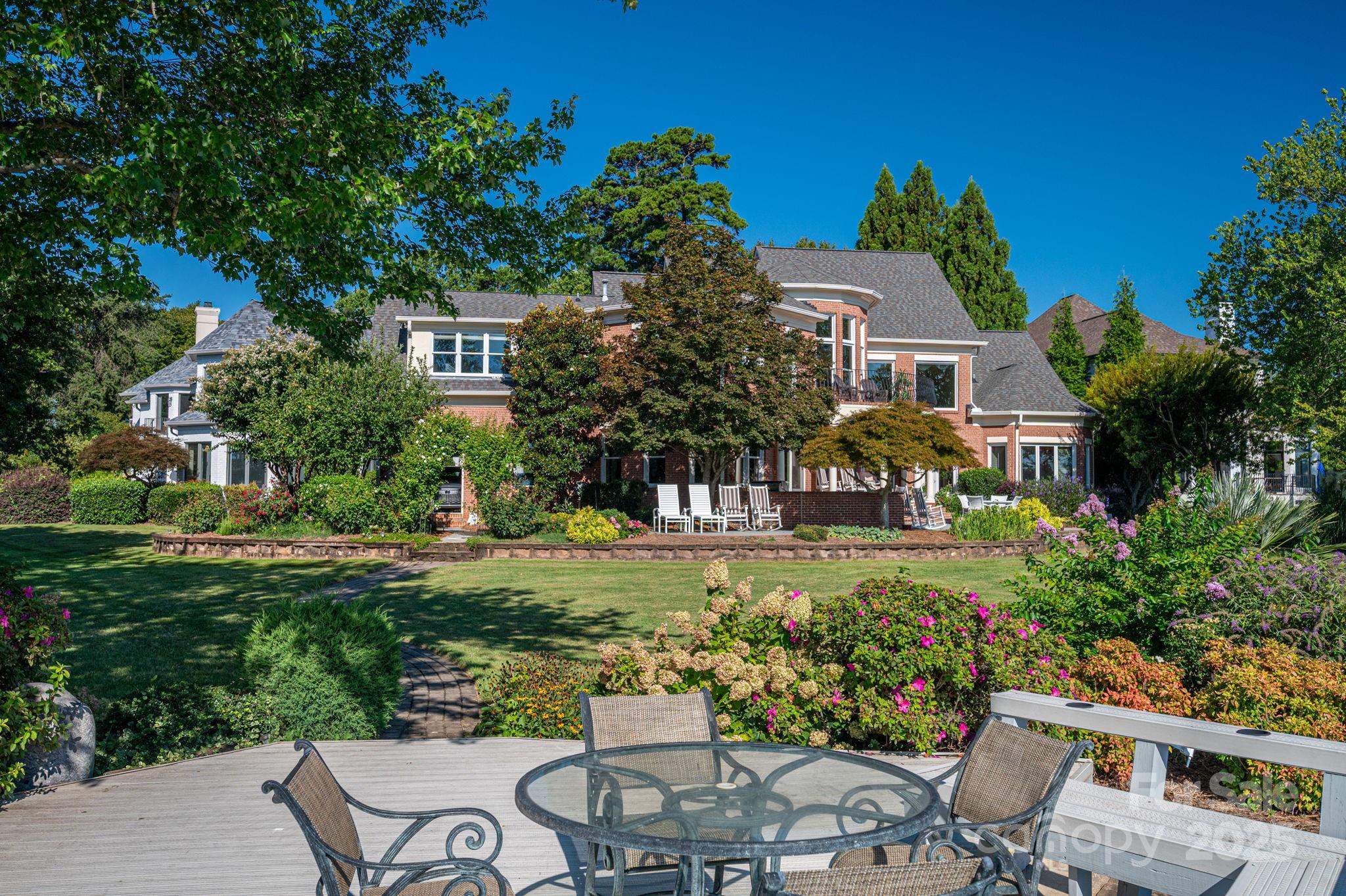 The Peninsula - Residential