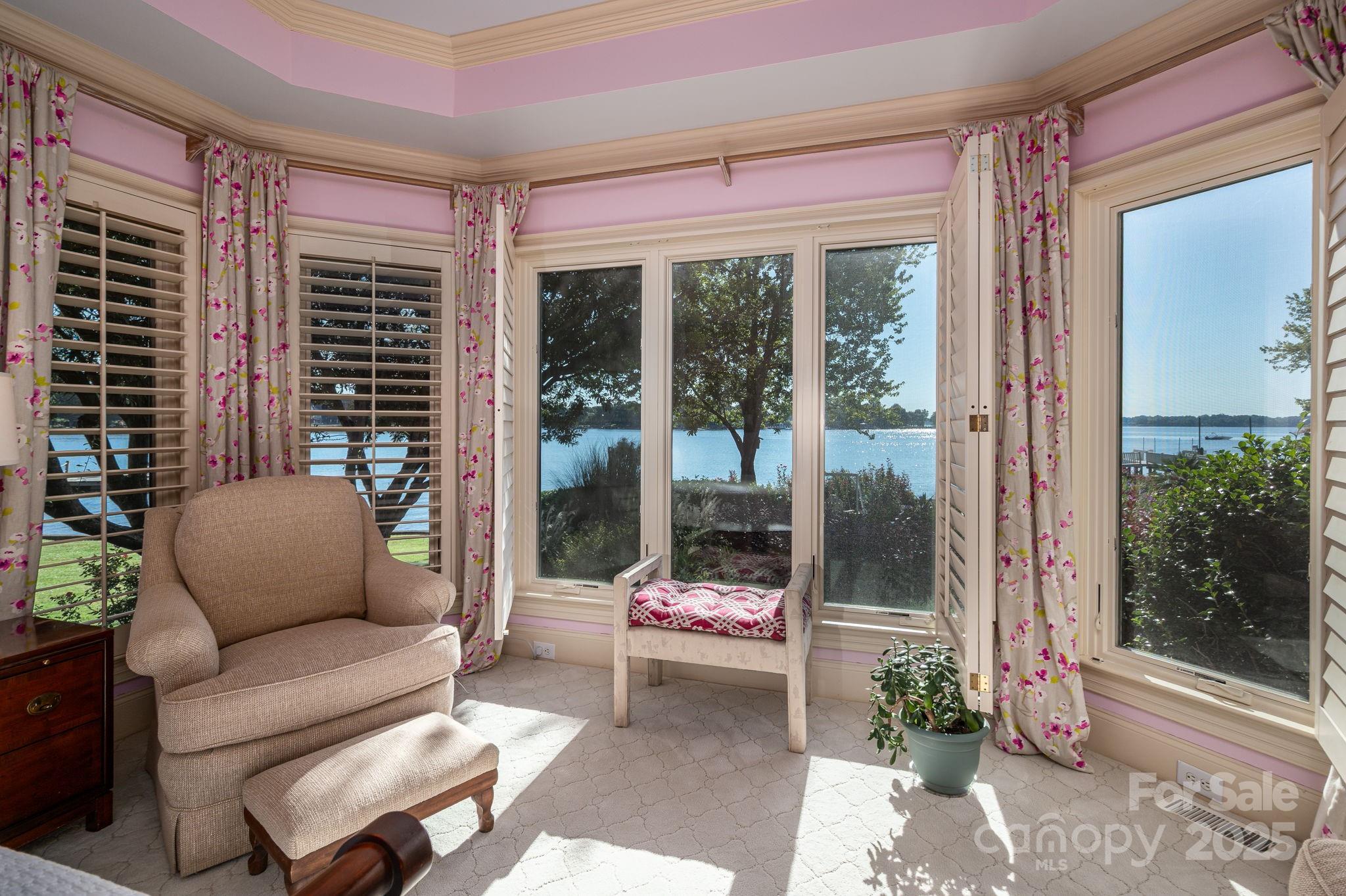 The Peninsula - Residential