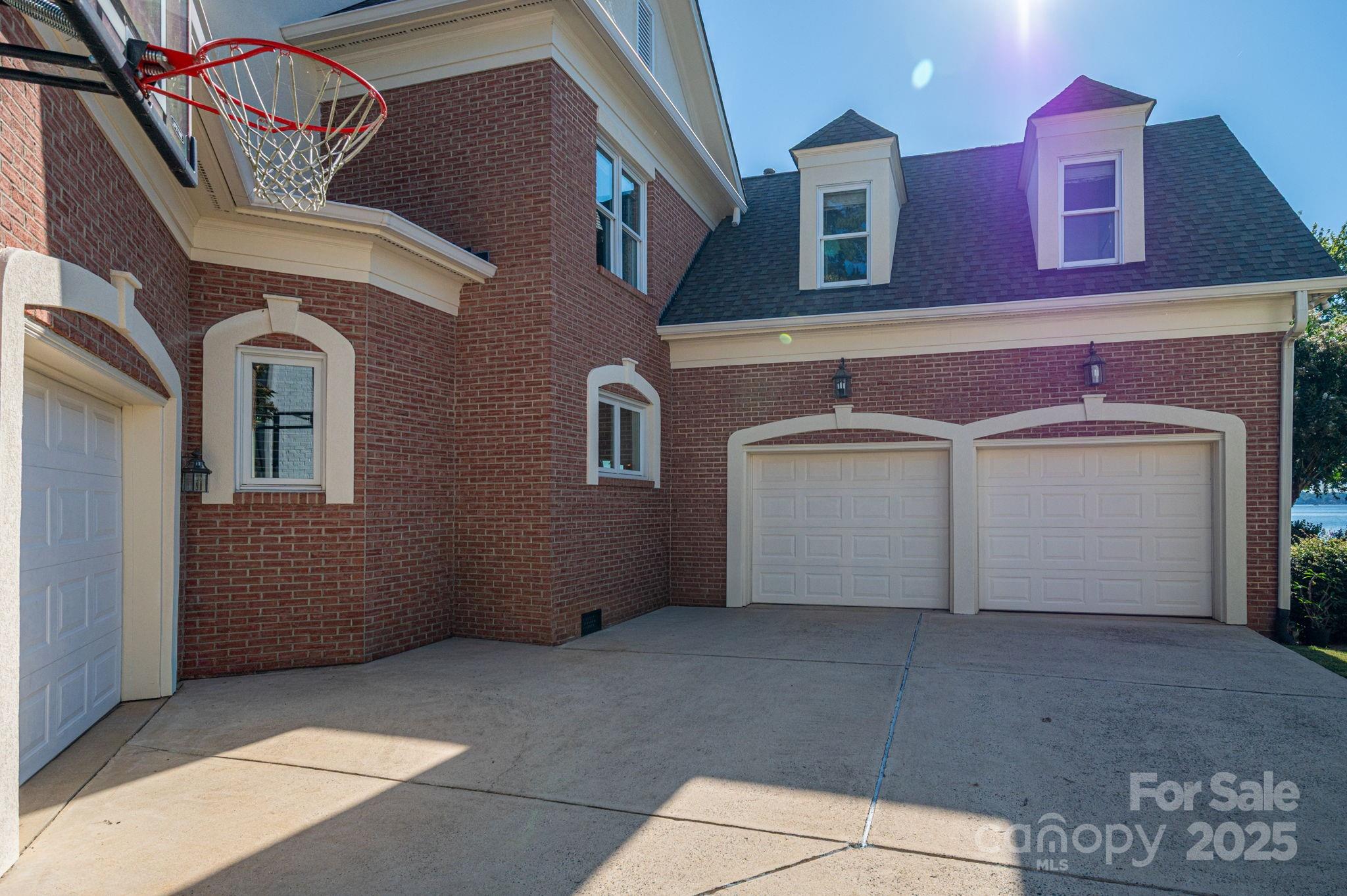 The Peninsula - Residential