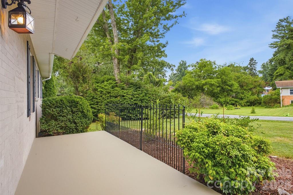 216 Lyndale Road