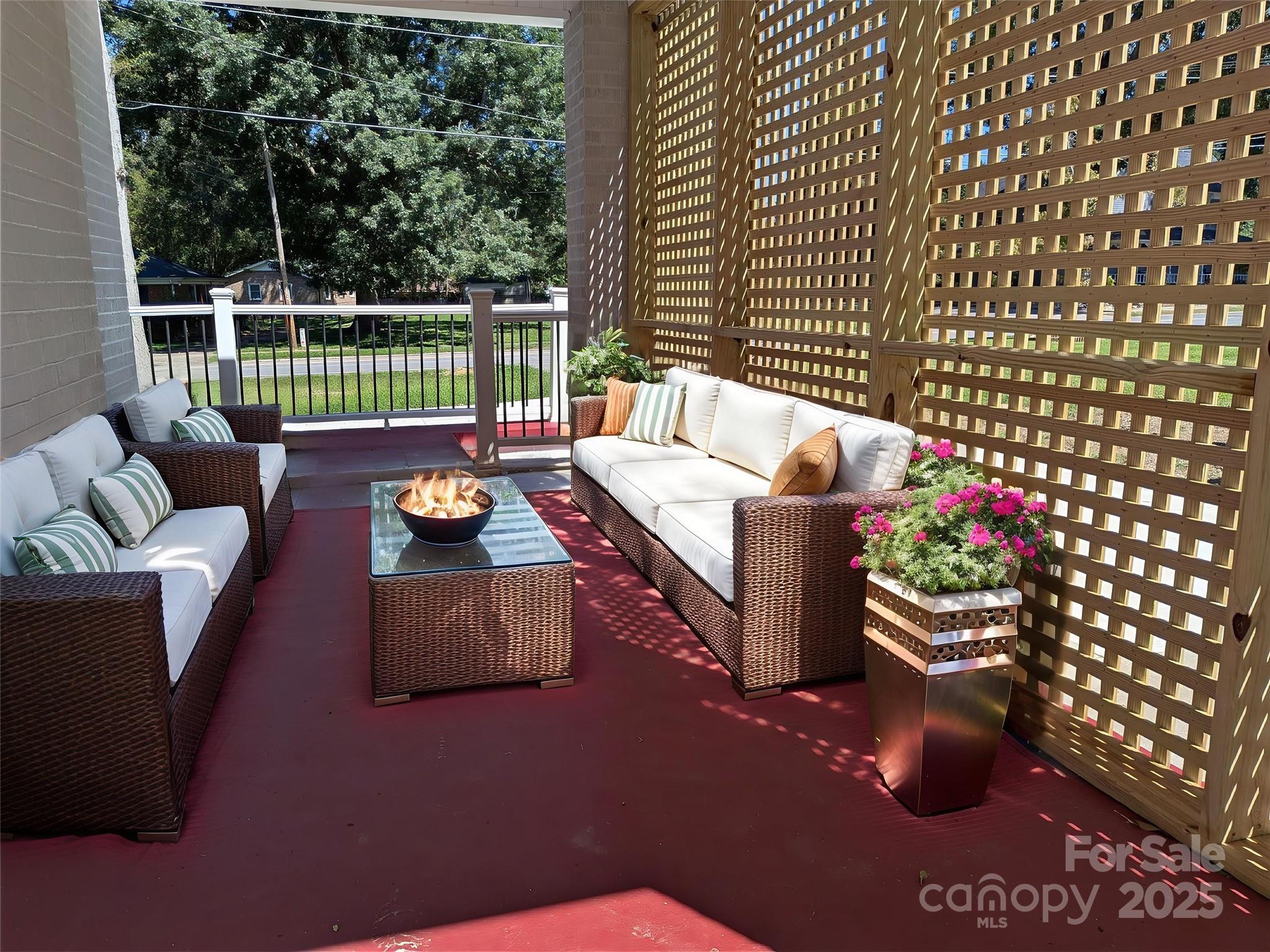 933 W Warren Street W W