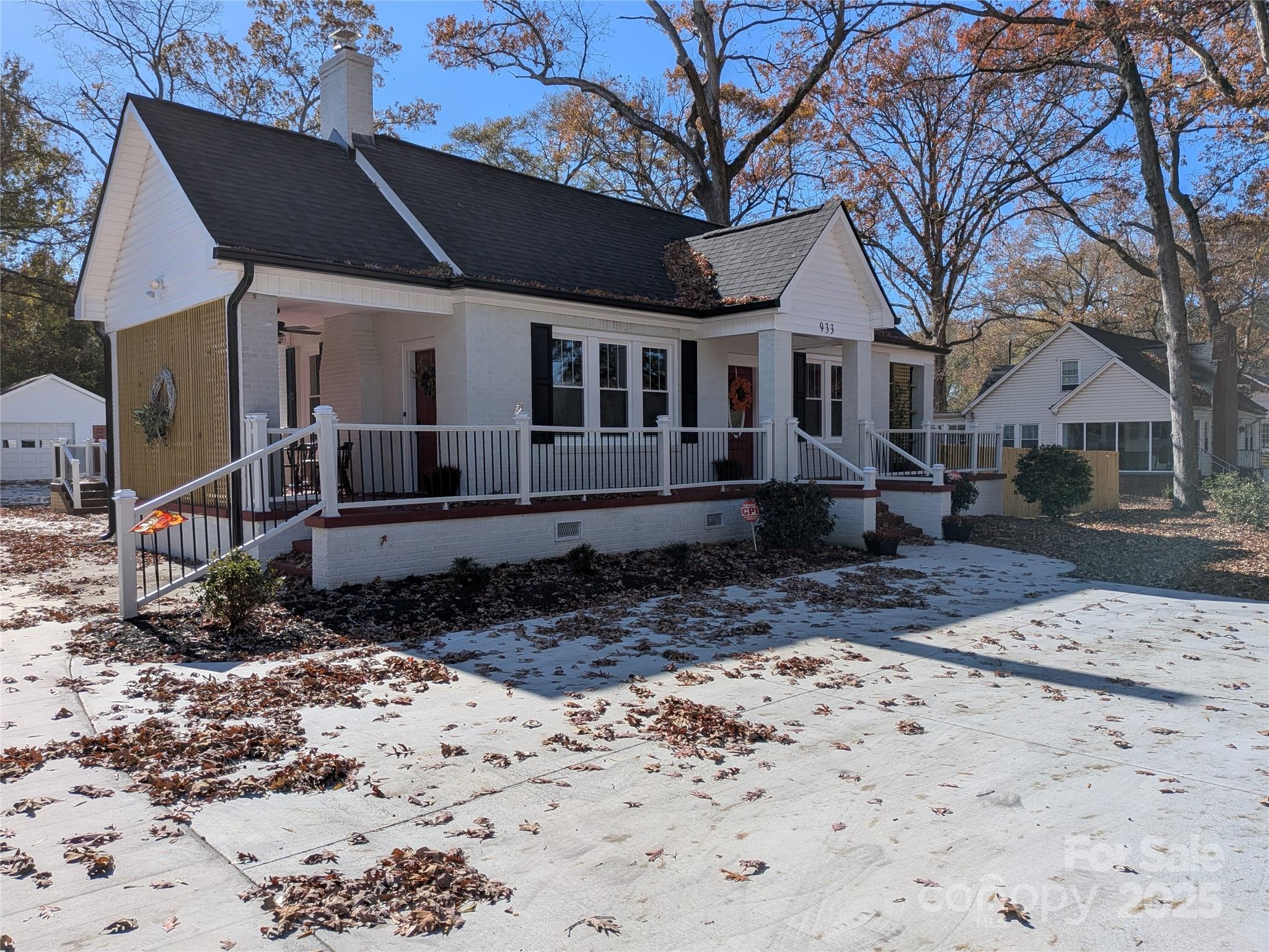 933 W Warren Street W W