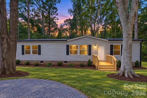Photo of 1020 Freedom Drive, Statesville, NC 28625 (MLS # 4431635)
