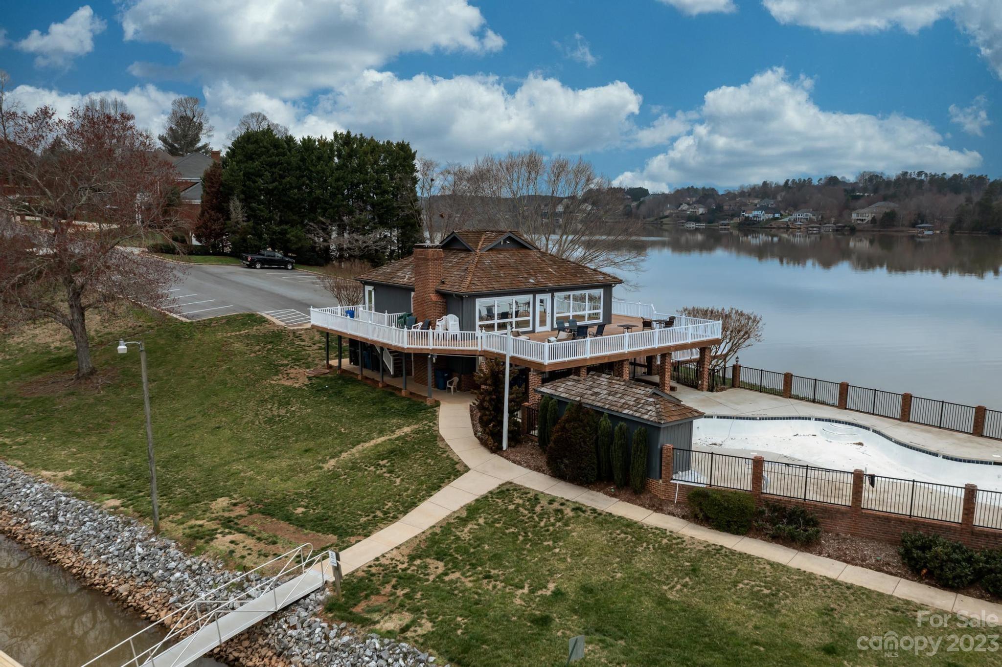 Moores Ferry - Residential