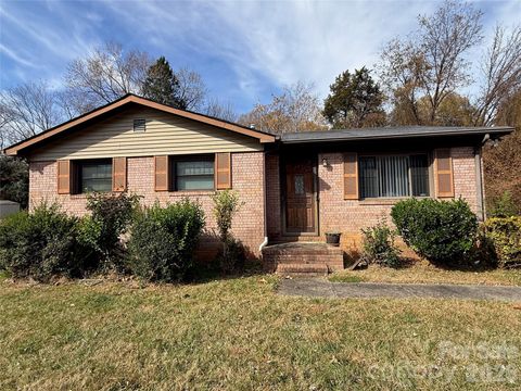 Photo of 9415 Feldbank Drive, Charlotte, NC 28216 (MLS # 4336405)