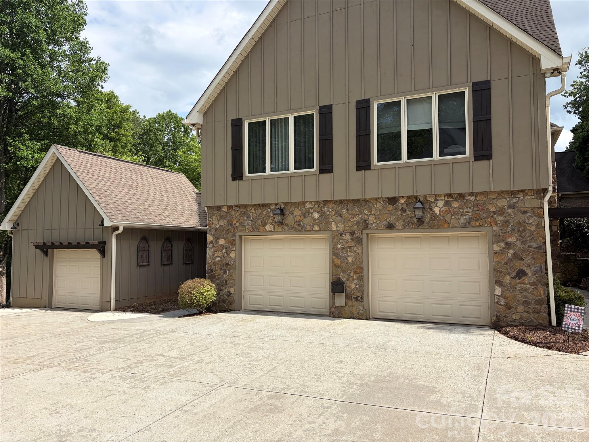3004 Dodsworth Drive