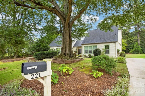 Photo of 221 Saratoga Drive, Greer, SC 29650 (MLS # 4428317)
