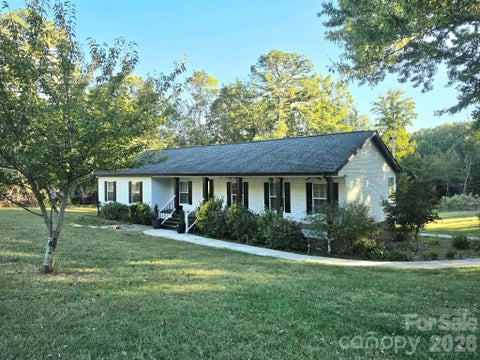 Photo of 417 Pinnacle Road, Kings Mountain, NC 28086 (MLS # 4436311)