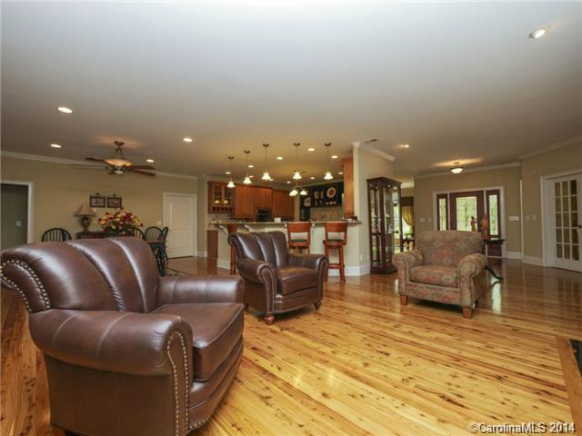 RIVER HILLS - Residential