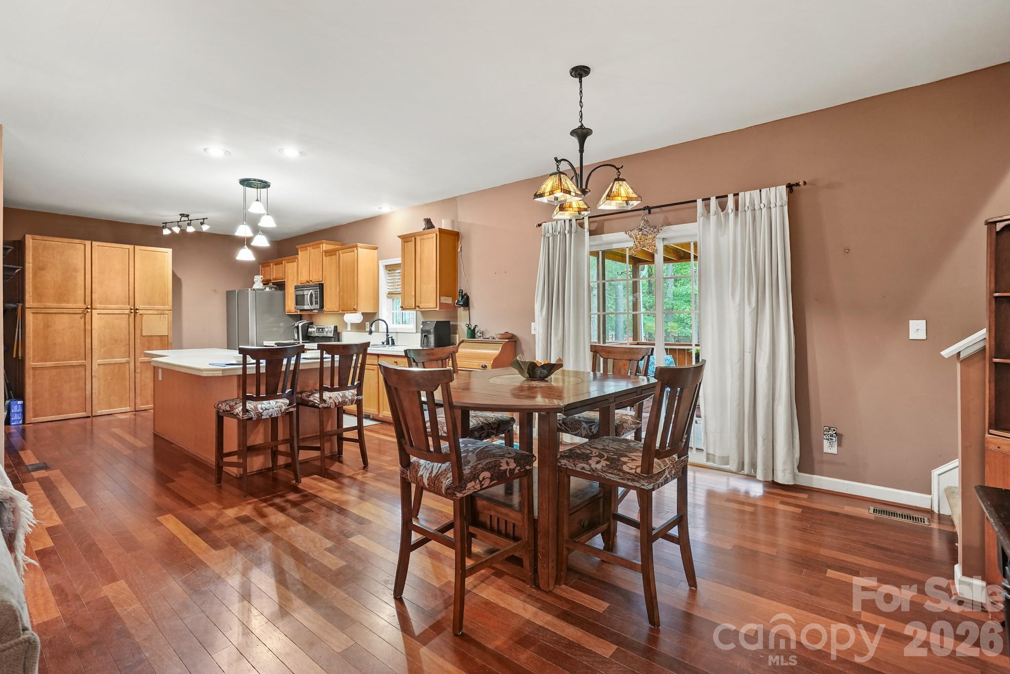 4376 Scenic View Court