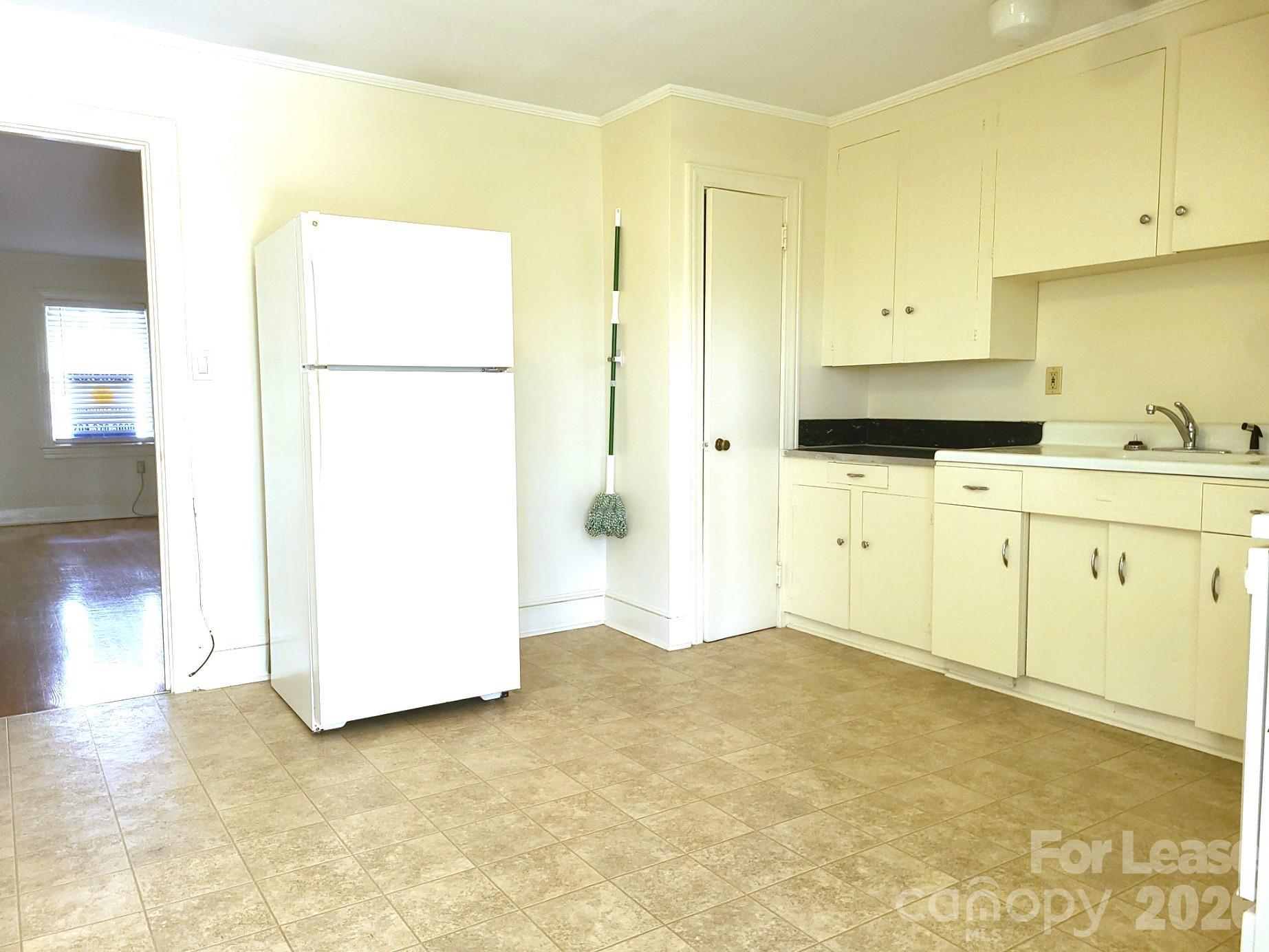 2245 Crescent Avenue 4