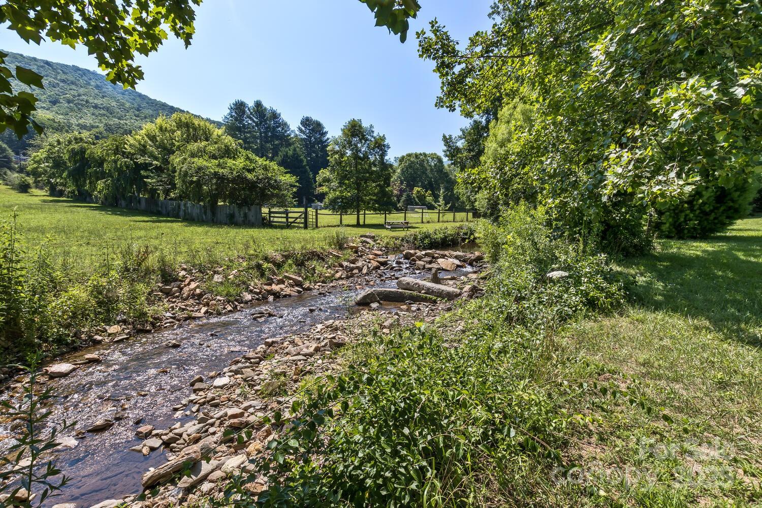 170 Beaverdam Loop Road