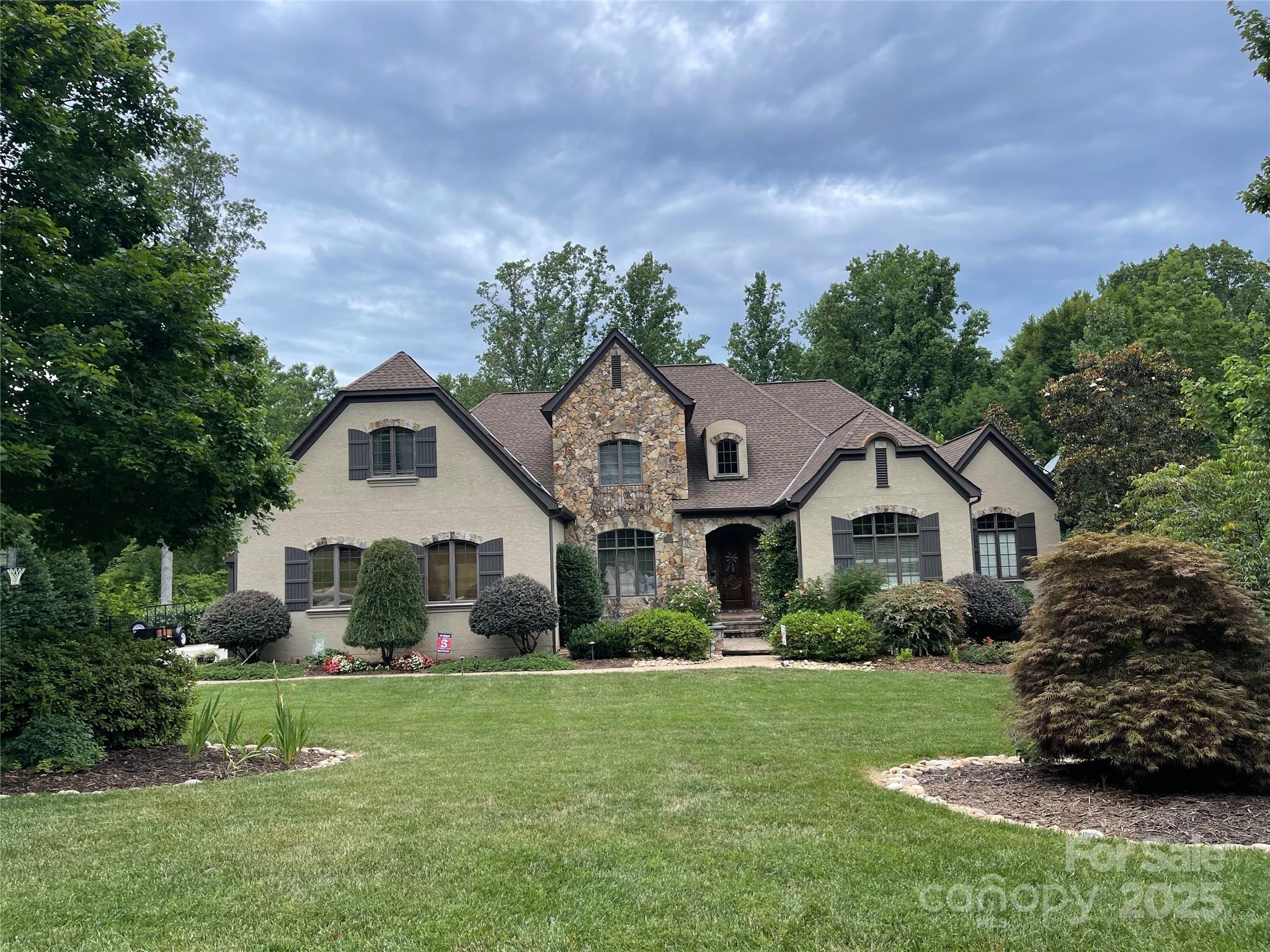 1032 Seminole Drive