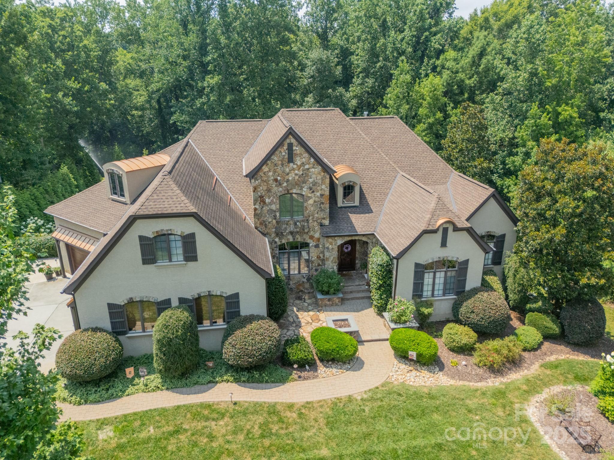 1032 Seminole Drive
