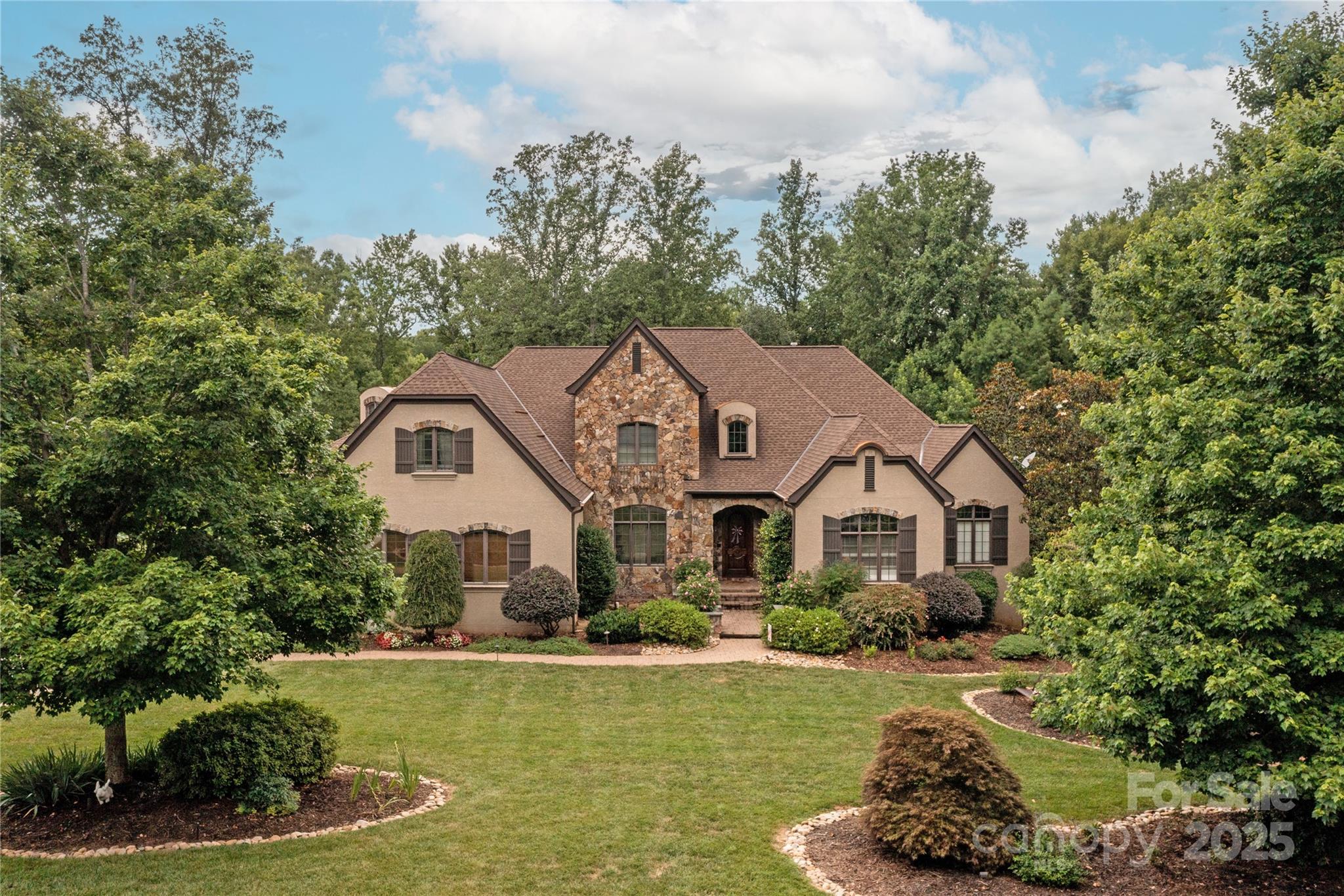 1032 Seminole Drive