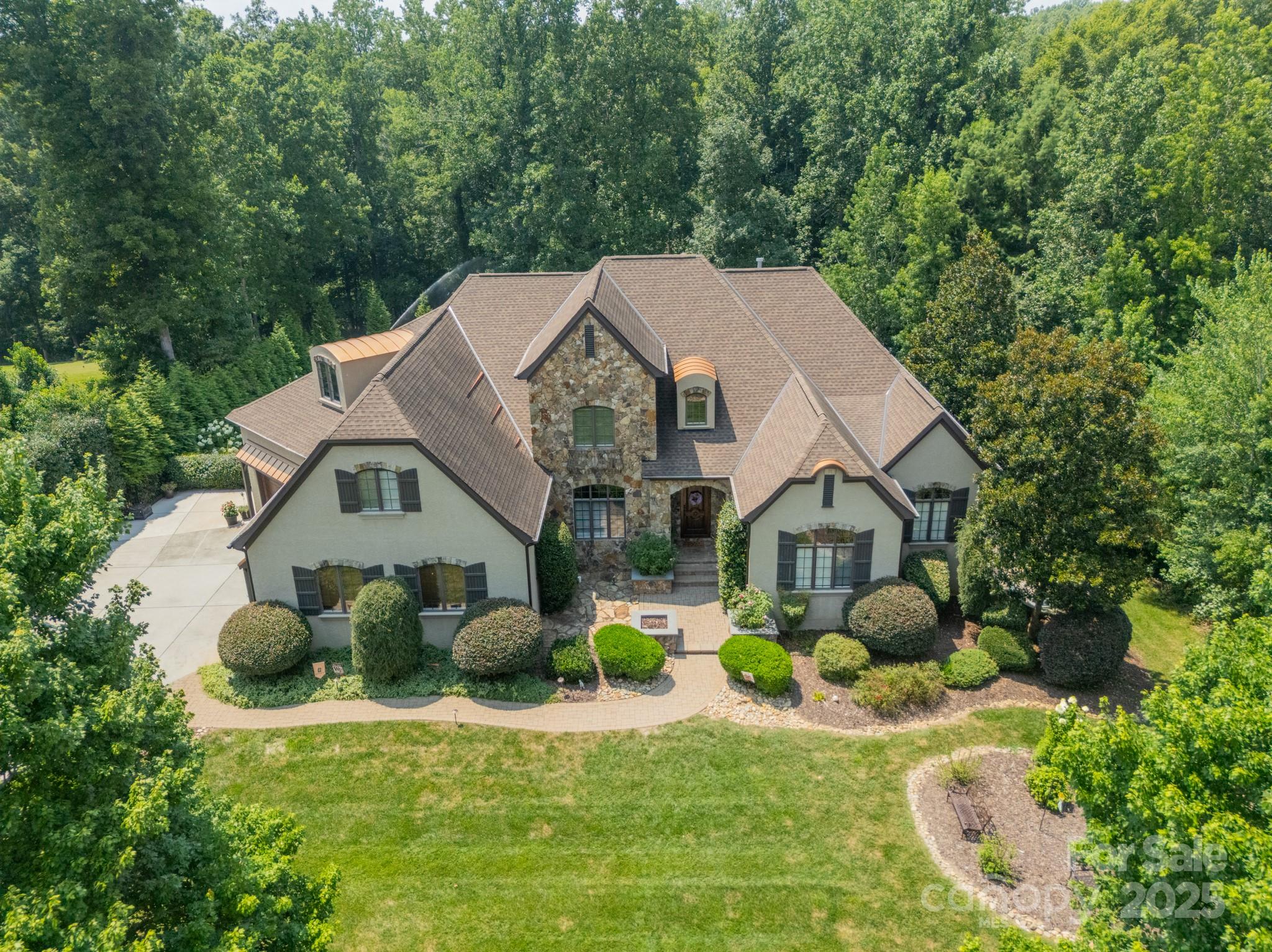 1032 Seminole Drive