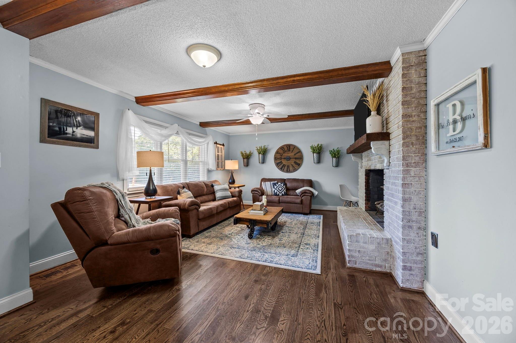 903 E Iredell Avenue