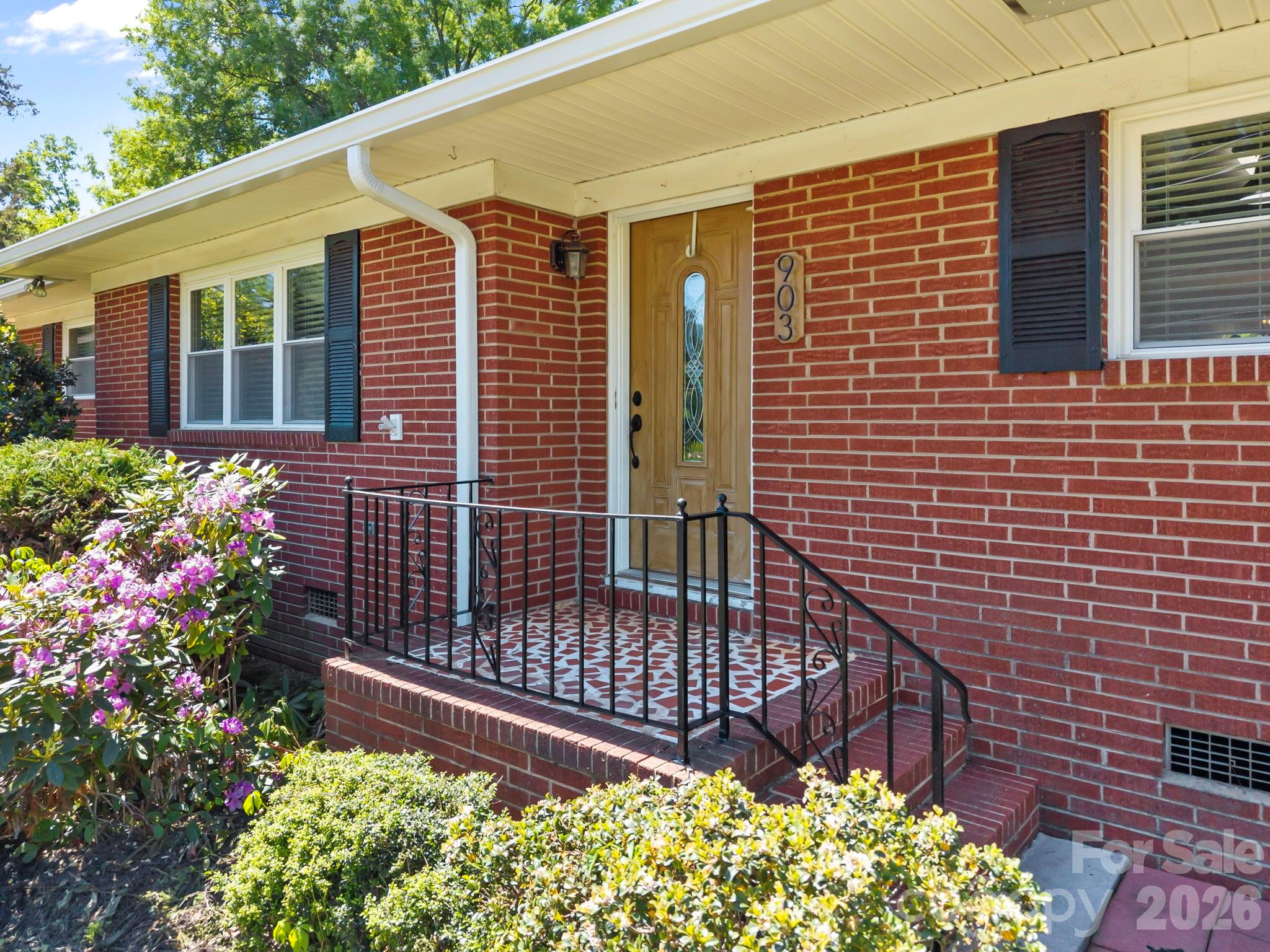 903 E Iredell Avenue