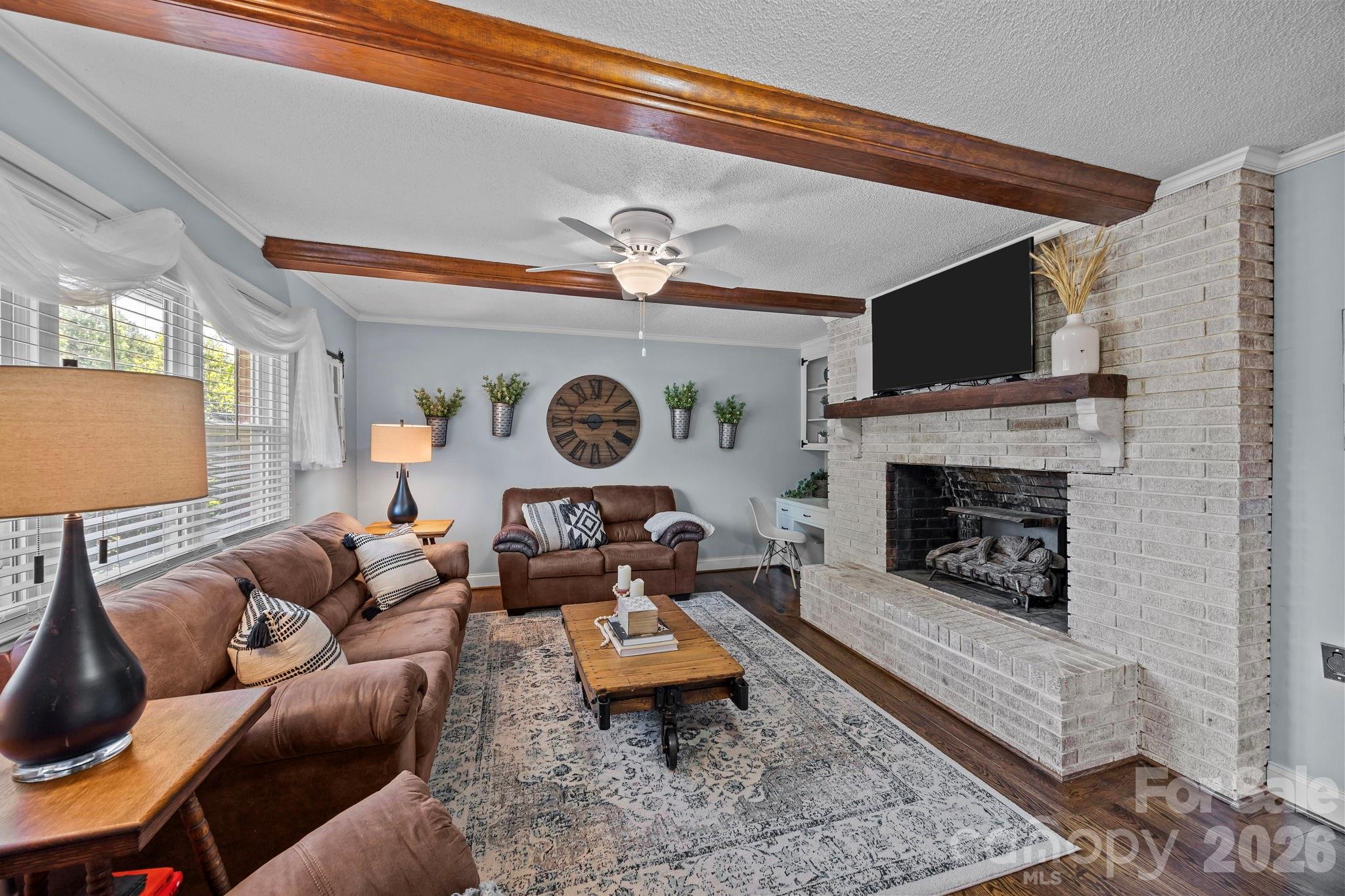 903 E Iredell Avenue