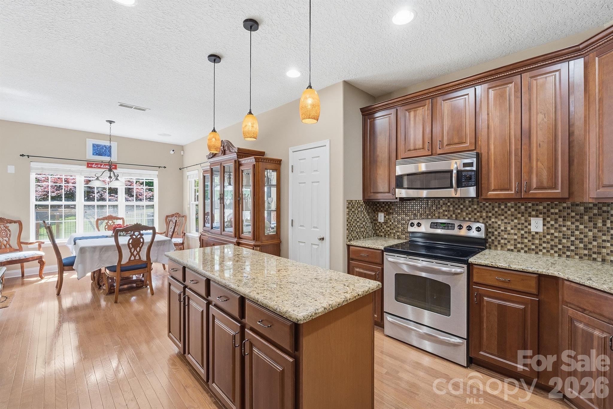 516 Shady Oaks Drive