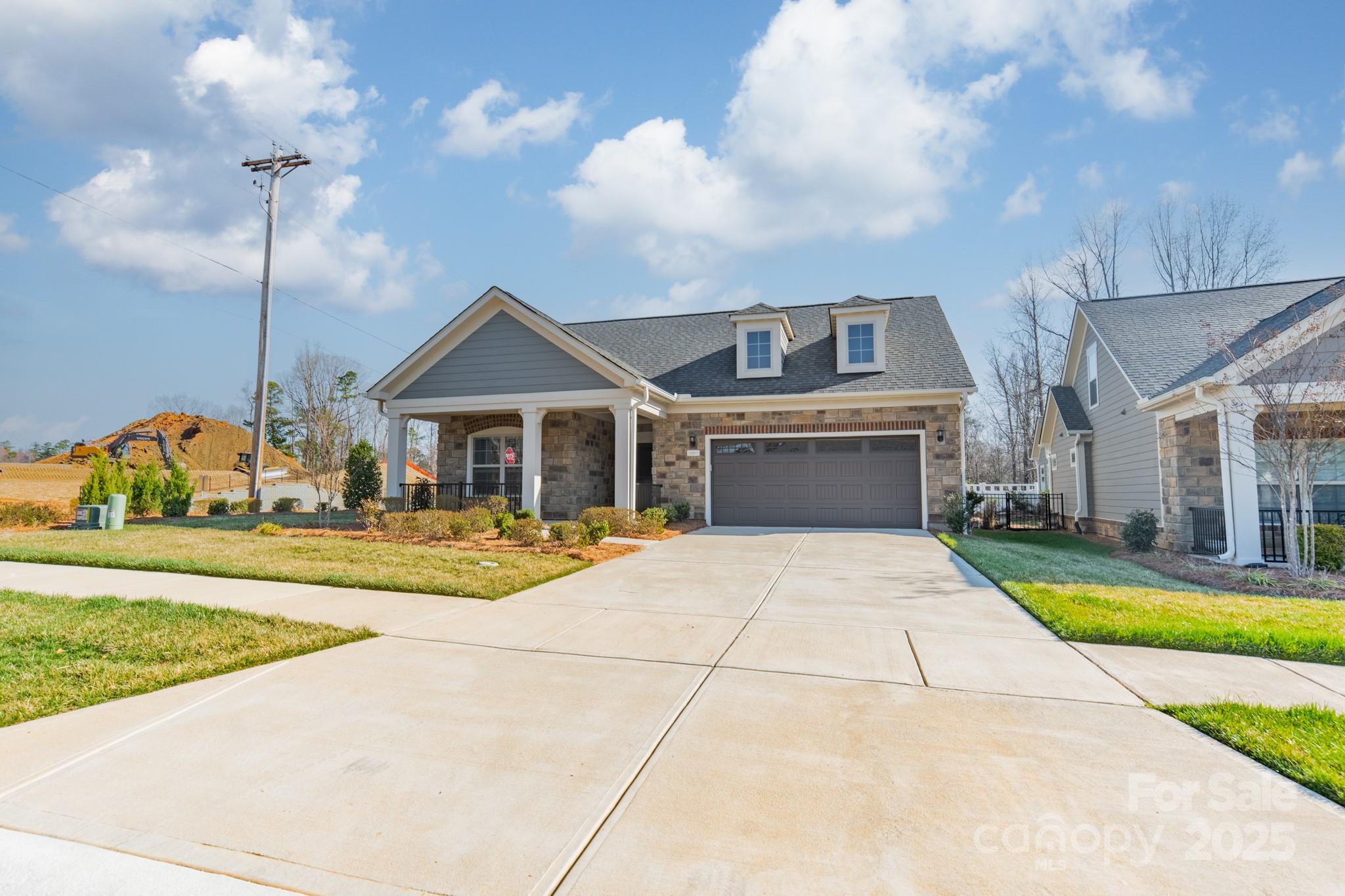 1005 Headwaters Court