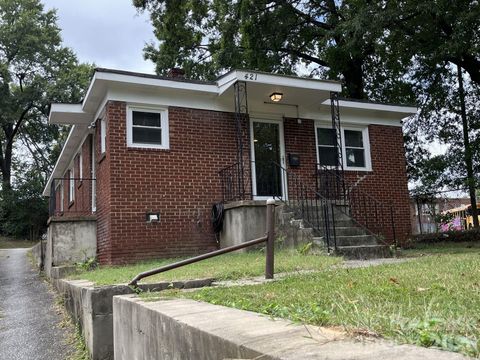 Photo of 421 W Kingston Avenue, Charlotte, NC 28203 (MLS # 4376812)