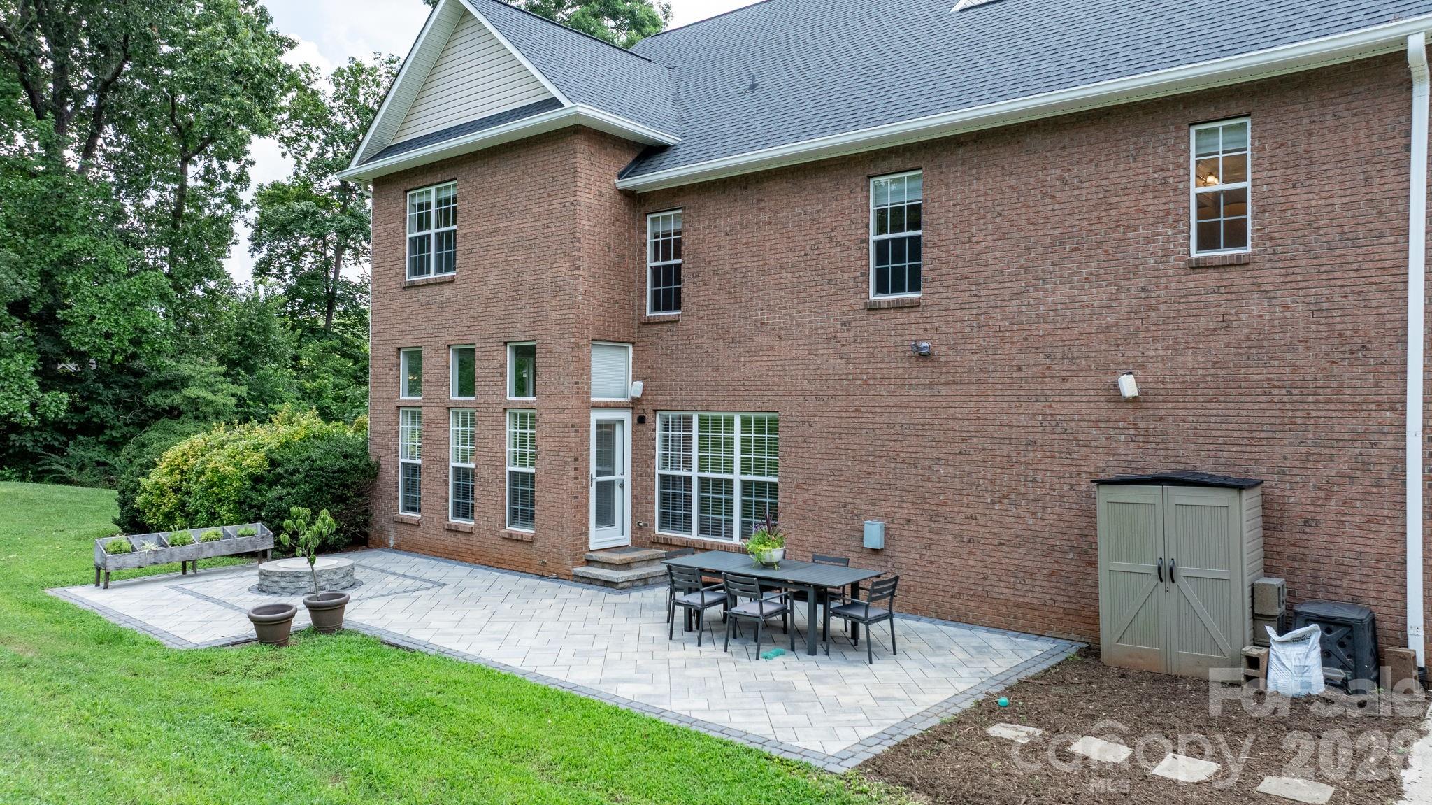 1221 Willow Creek Drive