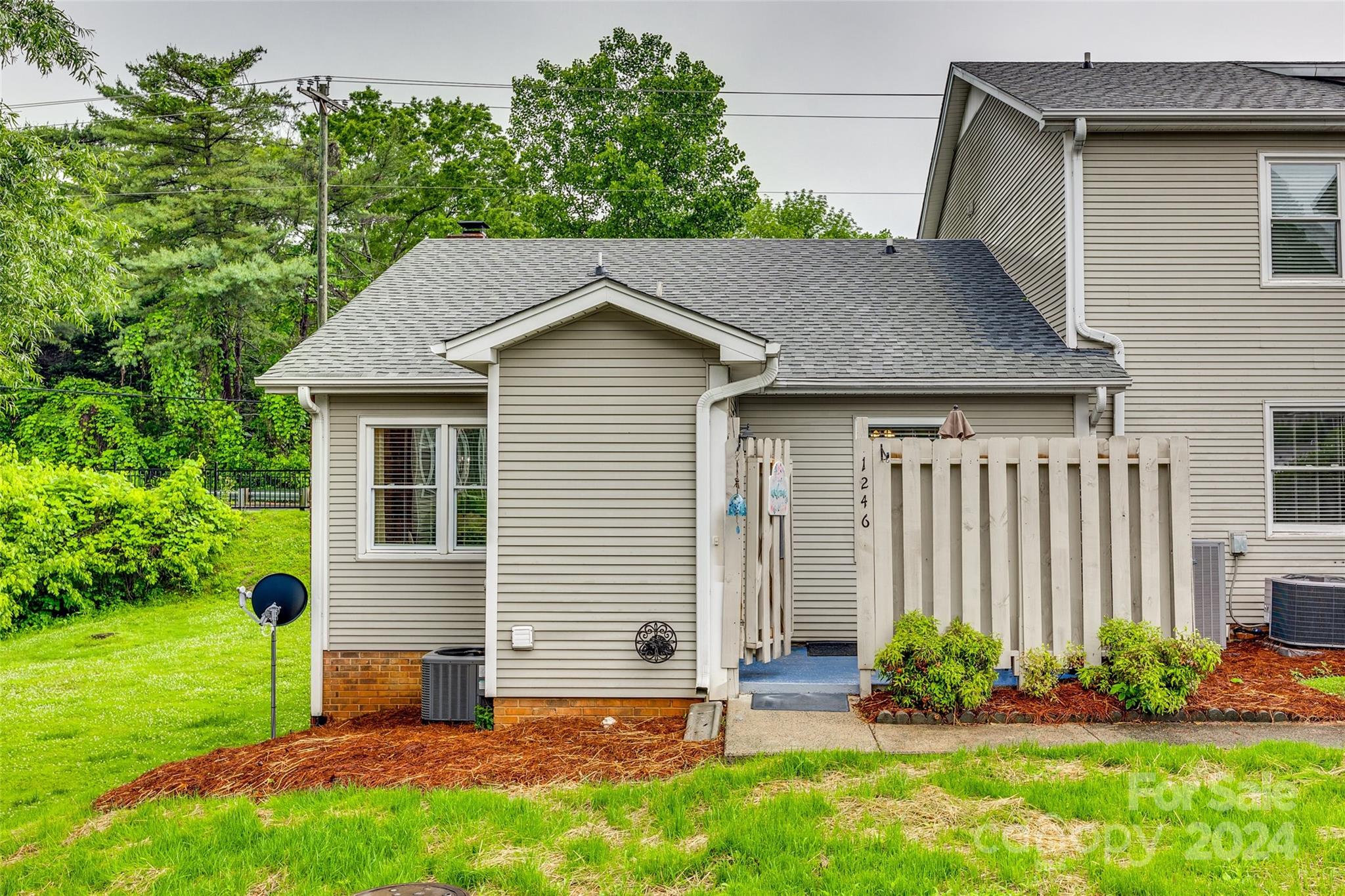 Brentwood Condos - Residential