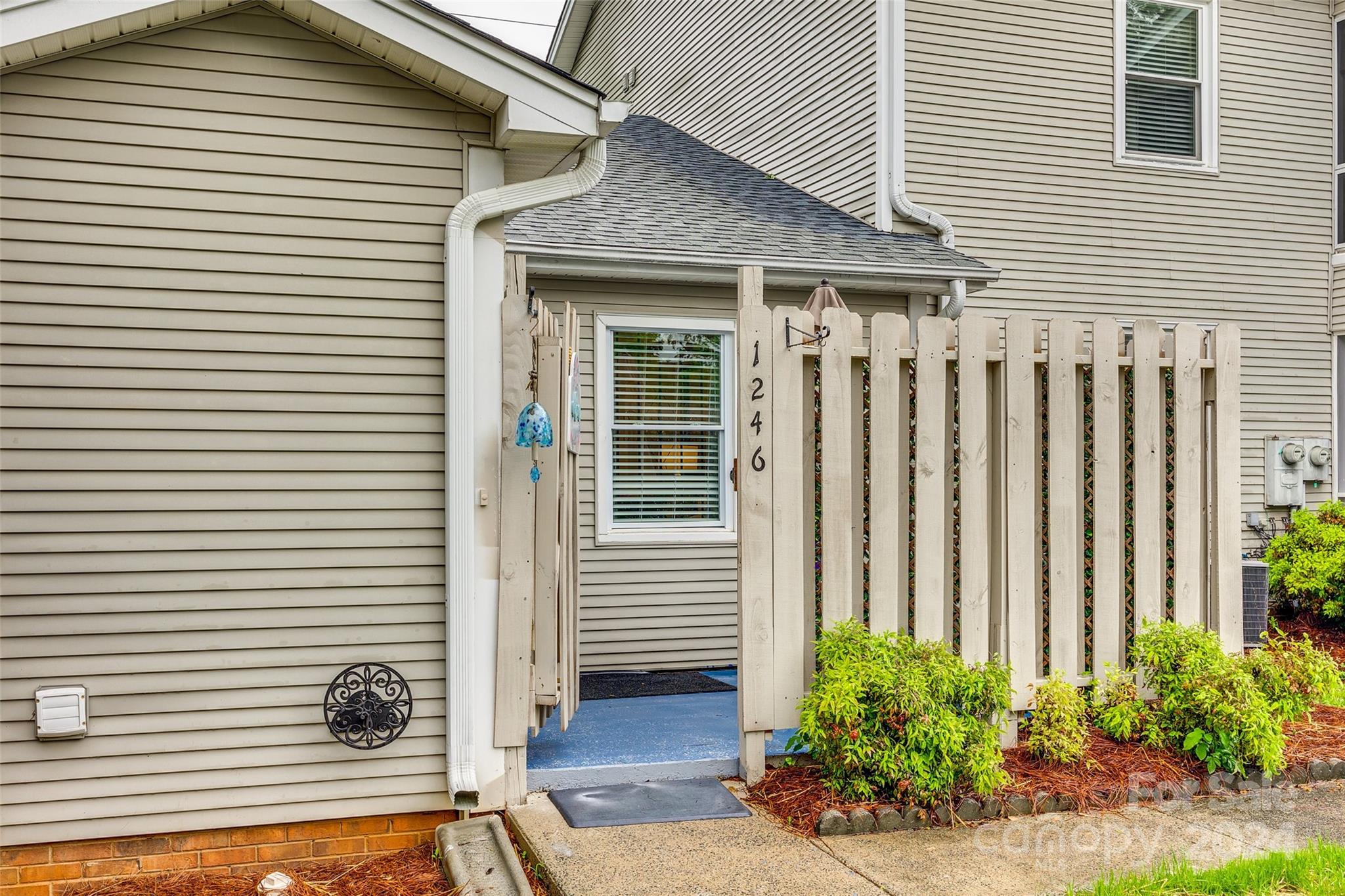 Brentwood Condos - Residential