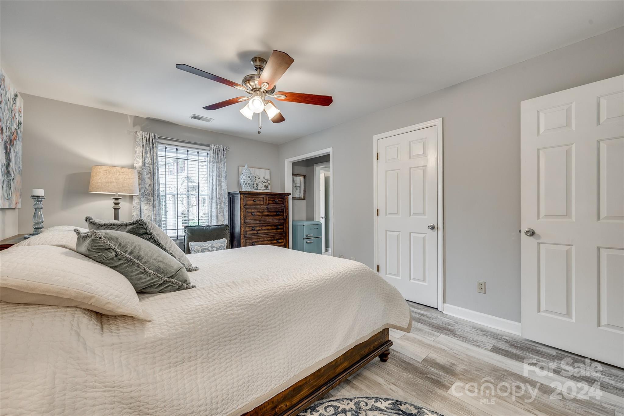 Brentwood Condos - Residential