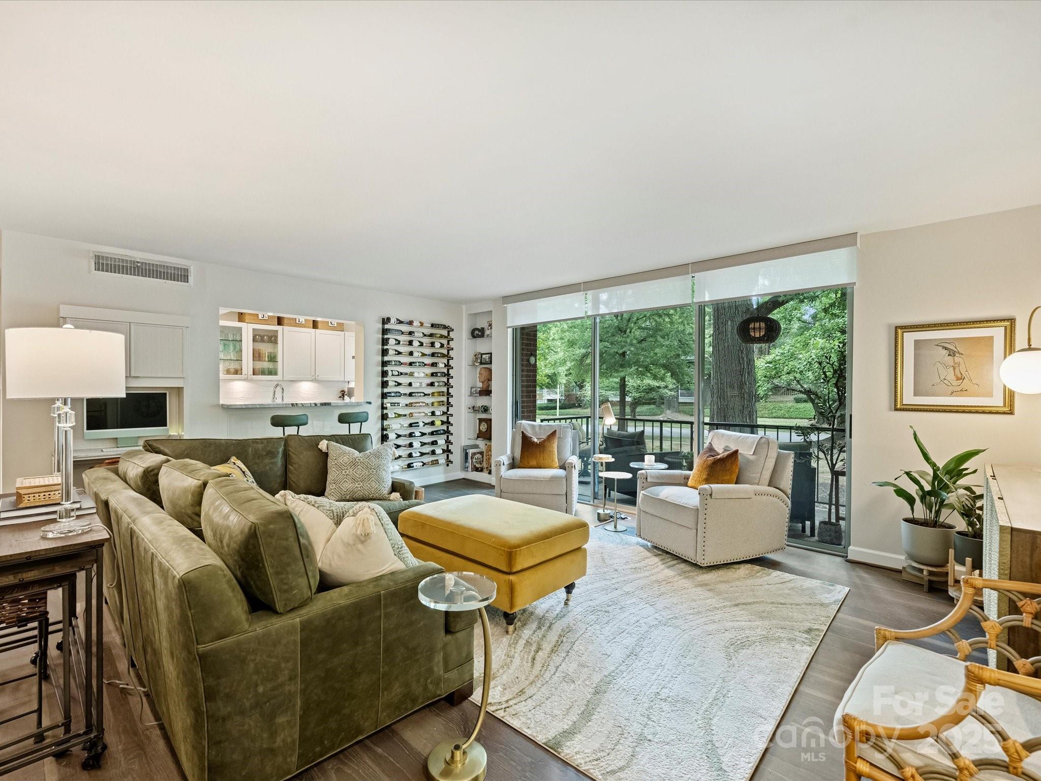 1300 Queens Road 202
