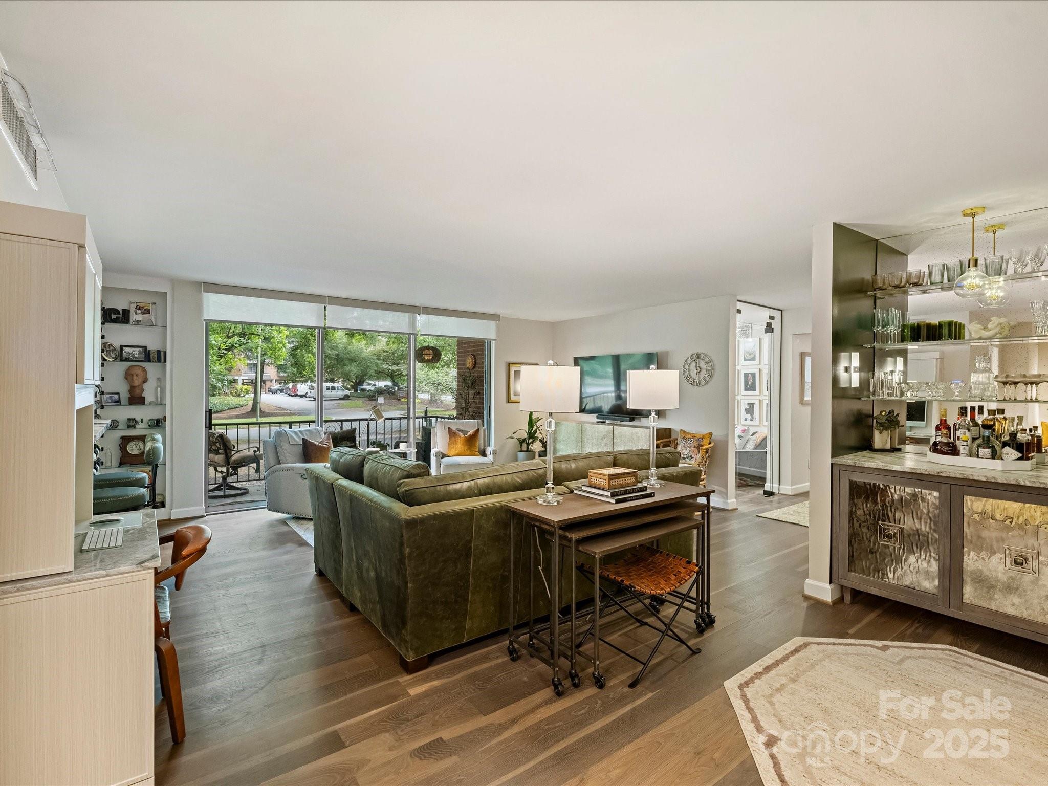 1300 Queens Road 202