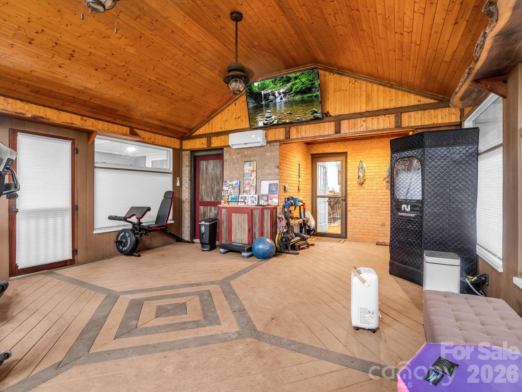 Country Club Gardens - Residential